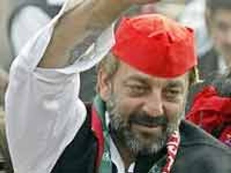 सपा: संजय दत्‍त का इस्‍तीफा मंजूर