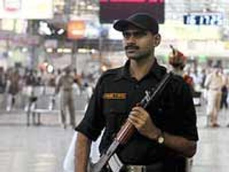 पुणे ब्‍लास्‍ट के बाद देश में हाई अलर्ट