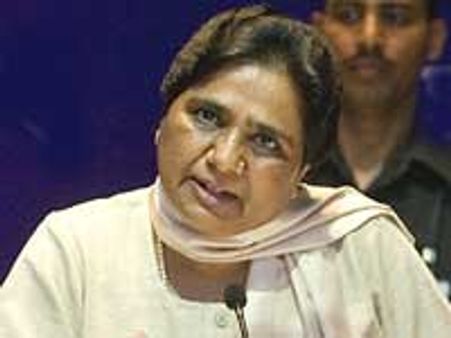पुणे बम विस्फोट: मायावती ने केंद्र को कोंचा