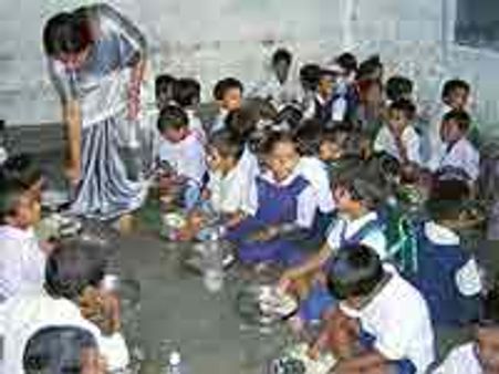 बिहार में बच्चों के पेट पर डाका!