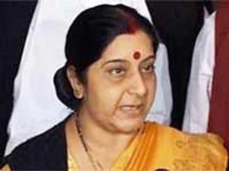 पेट्रोल की कीमतों के खिलाफ विपक्ष ने मोर्चा खोला