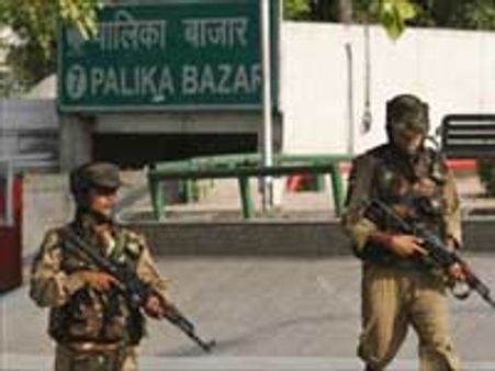 दिल्ली: पालिका बाजार में आग लगी