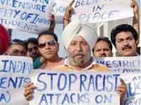 नस्लवाद की आड़ में खूनी खेल