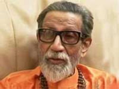 अमिताभ के पक्ष में उतरे बाल ठाकरे