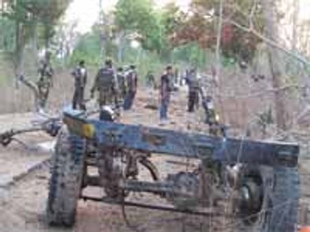 लालगढ़ में नक्सली हमला, 4 जवान शहीद