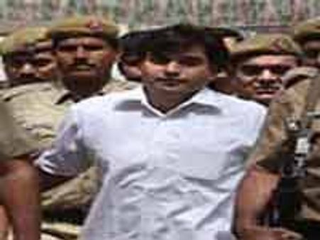 66 बार जेल से बाहर आया उम्र कैदी विकास यादव