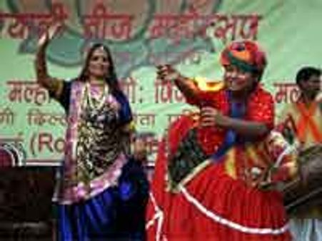 बेनूर हो गया है सावन का हरियाली तीज