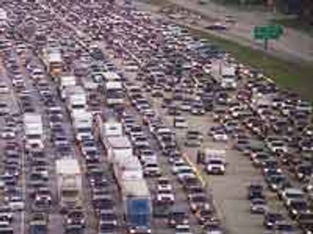 चीन में पिछले 12 दिनों से लगा 100 किमी लंबा ट्रैफिक जाम