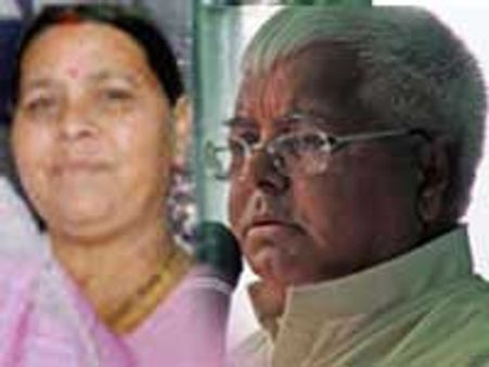 लालू-राबड़ी ने अपने घर पर की इफ्तार पार्टी