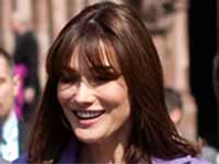 निकोलस सरकोजी की पत्नी कार्ला ब्रूनी का काला चिट्ठा खुला