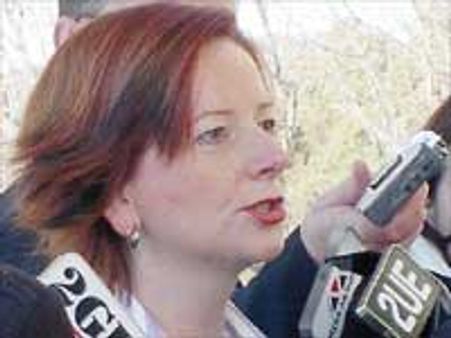 ऑस्ट्रेलिया की पहली महिला प्रधानमंत्री जूलिया गिलार्ड ने शपथ ली