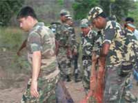 झारखण्ड: पुलिस ने 10 नक्सलियों को मार गिराने का दावा किया