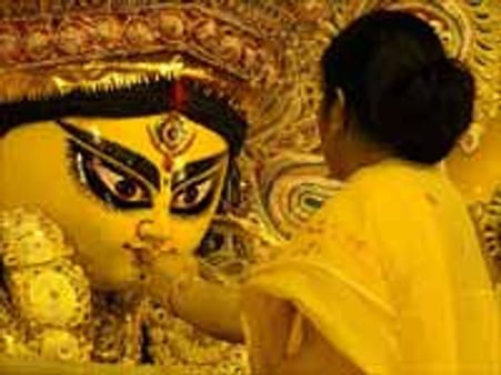 बांग्लादेश में दुर्गापूजा के दौरान श्रद्धालुओं पर हमला