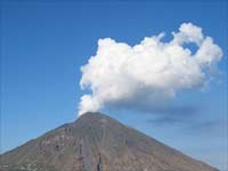 इंडोनेशिया में ज्वालामुखी विस्फोट, मृतकों की संख्या 25 हुई