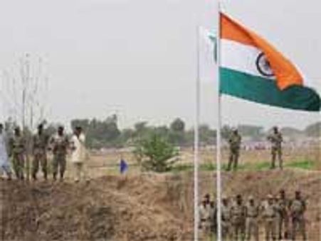 पाक सेना ने LoC से लगी 6 भारतीय चौकियों पर गोलीबारी की