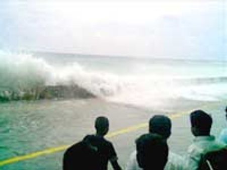 इंडोनेशिया में सुनामी से मरने वालों की संख्या 311 पहुंची