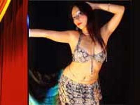 मुलायम की महफिल में 'बैली डांस', जमकर लगे अश्लील ठुमके