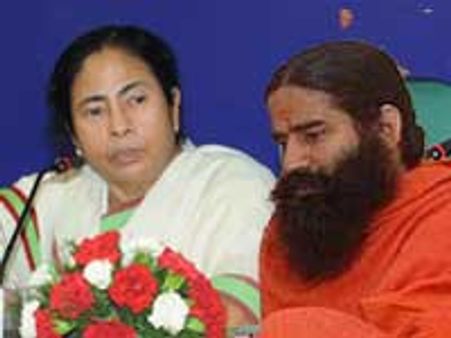 ममता बैनर्जी के लिए चुनाव प्रचार करेंगे बाबा रामदेव