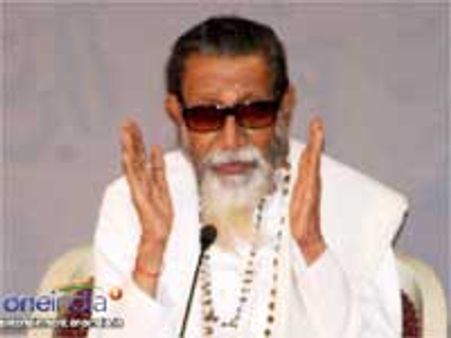 कसाब को भी मोहाली आमंत्रित करें प्रधानमंत्री: बाल ठाकरे