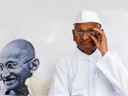 सत्‍ता के नशे में चूर नेताओं को जगाना जरूरी: अन्‍ना हजारे