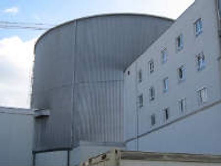 जैतापुर: 'हत्यारे' पुलिस अधिकारी के निलंबन पर अड़ा परिवार