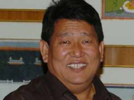 खांडू के हेलीकॉप्‍टर की खोज में निकले 4 हजार जवान