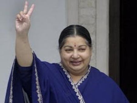 तमिलनाडु : जीत की तरफ तेजी से बढ़ रही हैं जयललिता
