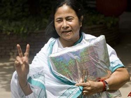 लेफ्ट को 'लेफ्ट-राइट' कर ममता ने कहा, तानाशाही का अंत