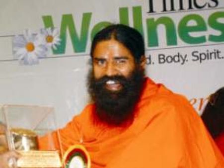 जनार्दन द्विवेदी पर जूता फेंकना शर्मनाक: बाबा रामदेव