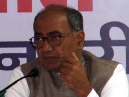 संघ ने कराया है सरकार पर हमला: दिग्विजय सिंह