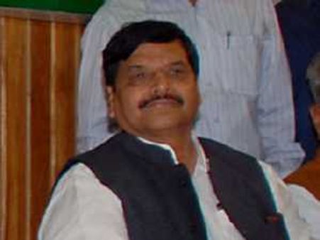 कांग्रेस को लोगों की नहीं तेल कंपनियों की चिंता: सपा