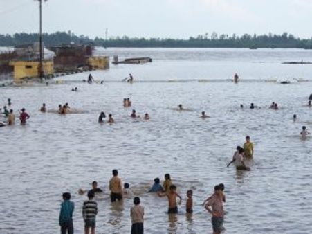 यूपी में नदियों का जलस्‍तर बढ़ा, बाढ़ का खतरा