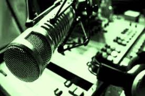 सरकार तैयार, एफएम पर संगीत के साथ समाचार