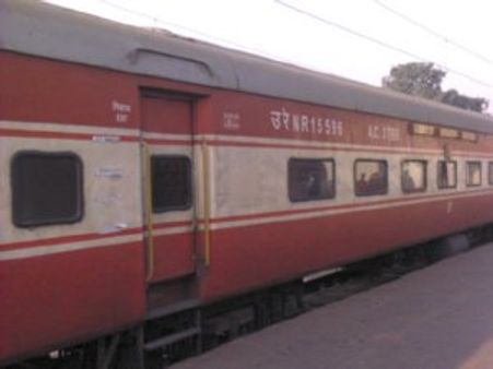 राजधानी एक्‍सप्रेस में आग लगी, सभी सुरक्षित