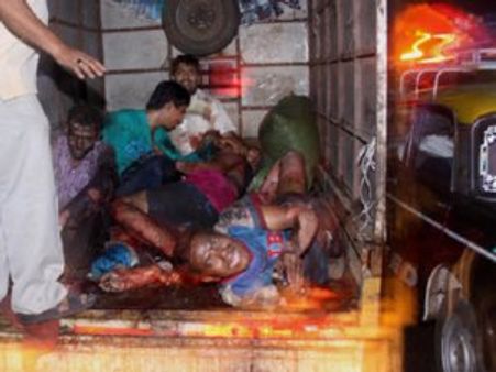 हाल घटनास्‍थल से- चारों तरफ खून, वाहनों के परखच्‍चे और लोगों की चीखें