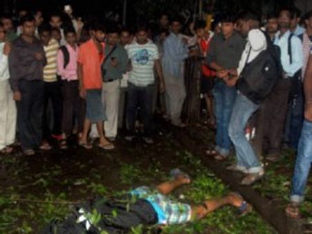 मुंबई धमाकों की आग के बीच पड़े शवों की जेबों से निकाले जा रहे थे हीरे