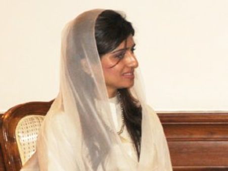 मीठी छुरी तो नहीं पाकिस्‍तान की हिना?