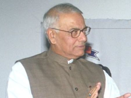 यशवंत सिन्हा ने कोड़ा के बहाने माकन को भी घेरा