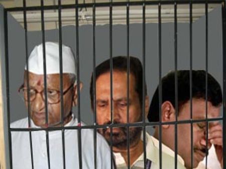 तिहाड़ में जमेगा रंग जब मिल बैठेंगे अन्‍ना, राजा और कलमाड़ी