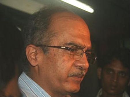 शर्ते नहीं मानी तो जेल के अंदर ही होगा अन्ना का अनशन : प्रशांत भूषण