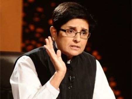जब तक सरकार हमारी नहीं सुनती हम नहीं हटेगें : किरण बेदी