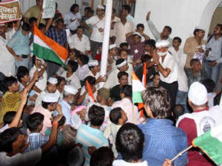 चिल्लाते रह गये बुखारी, मुस्लिमों ने एक नहीं सुनी