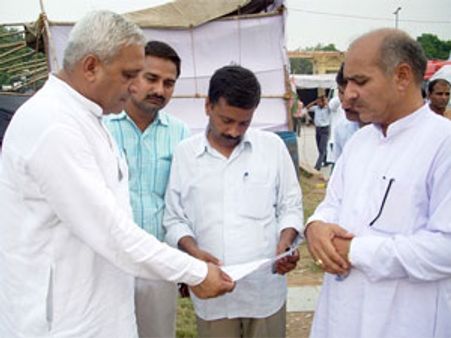 इनेलो ने अन्‍ना को दिया खुला समर्थन