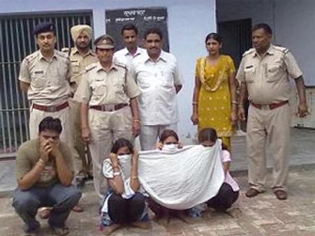 सिरसा में घर में चल रहे सेक्‍स रैकेट का भंडाफोड़
