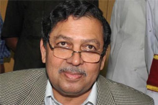 ओम पुरी, किरण बेदी पर विशेषाधिकार प्रस्ताव के विरोध में उतरे हेगड़े