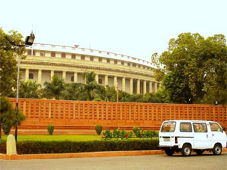 इस्‍तीफे के बाद भी चलेगा जस्टिस सौमित्र सेन पर महाभियोग