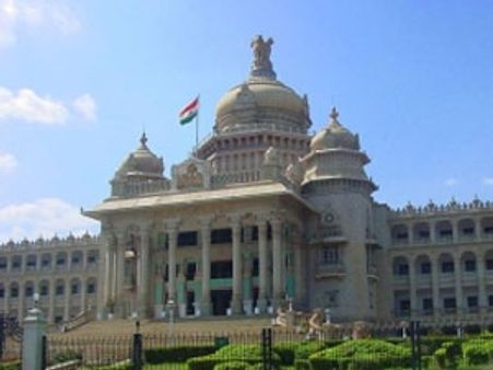 रेड्डी बंधुओं के नजदीकी श्रीरामुलू का इस्‍तीफा