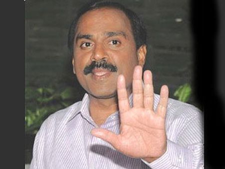 आंध्रप्रदेश : ट्रक से 4 करोड़ रूपये बरामद, बेल्लारी बंधुओं पर शक