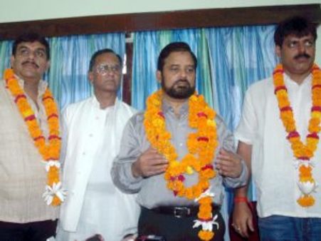 रीता जोशी का घर जलाने वाले विधायक पीस पार्टी में