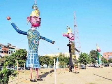 कहीं महंगाई मार गई तो कहीं हाईटेक हुआ रावण